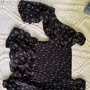 Low shoulder floral top!